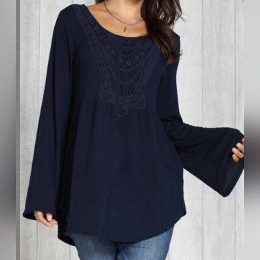 Suzanne Betro 2X bell sleeve knit top